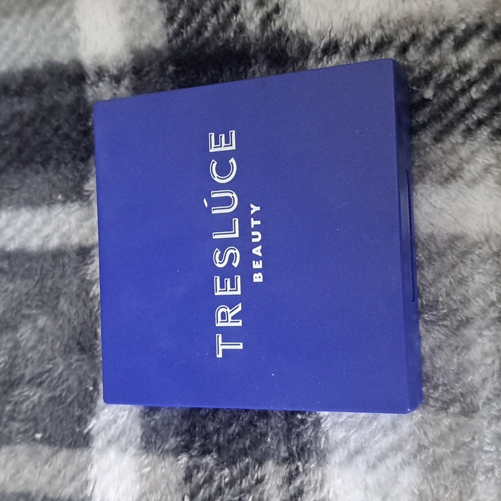 ✨Treslúce beauty eyeshadow quad
